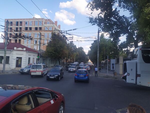 Accident cu implicarea unei ambulanțe în Capitală – Video  - Sputnik Moldova