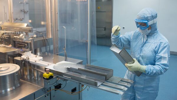 Производство вакцины от COVID-19 на фармацевтическом заводе Биннофарм - Sputnik Молдова