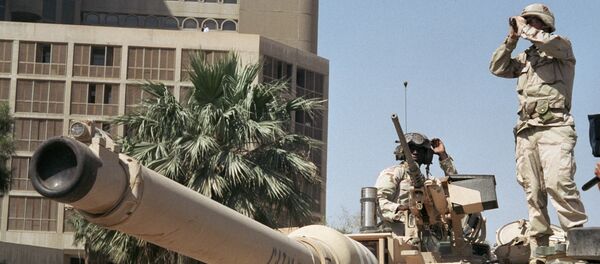 Американские солдаты наблюдают за порядком на улице Багдада. - Sputnik Moldova-România