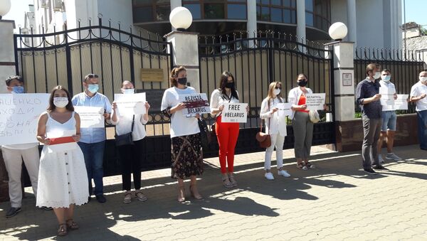 протест представителей НПО у посольства Белоруссии  - Sputnik Молдова