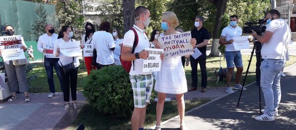 протест представителей НПО у Посольства Белоруссии  - Sputnik Молдова