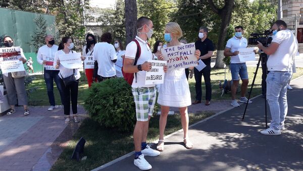 протест представителей НПО у Посольства Белоруссии  - Sputnik Молдова