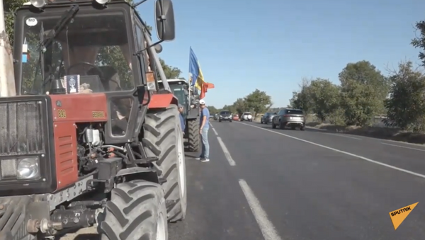 Сельхозпроизводители из нескольких районов Молдовы вывели агротехнику в Кишинев - Sputnik Молдова