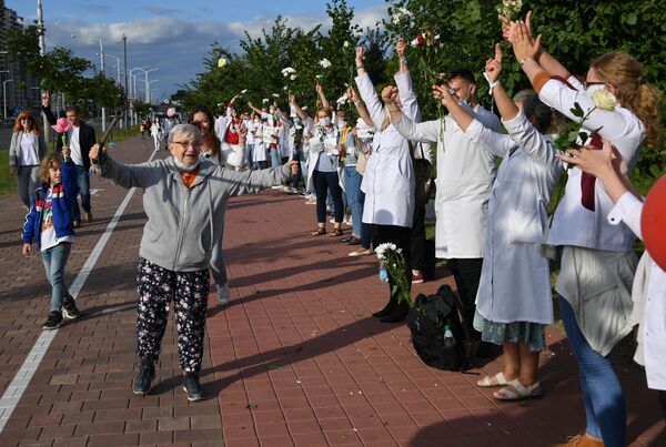 Белоруссия: мирные акции, извинения, призыв не раскручивать спираль насилия - Sputnik Молдова