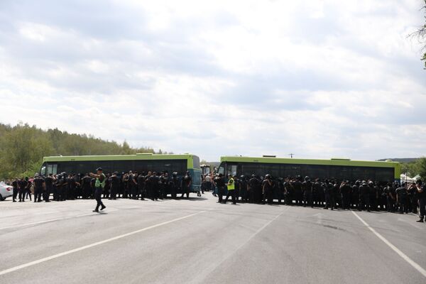Agricultorii protestează la intrarea în Chișinău cu tehnica agricolă  - Sputnik Молдова