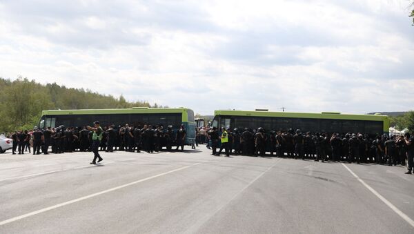 Agricultorii protestează la intrarea în Chișinău cu tehnica agricolă  - Sputnik Moldova