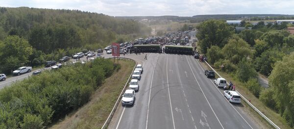 Poliția nu permite agricultorilor protestatari să intre în capitală pe șoseaua Chișinău-Hâncești  - Sputnik Молдова