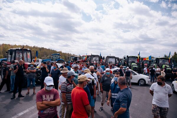 Primele declarații după negocierile agricultorilor protestatari cu Guvernul Primele declarații după negocierile agricultorilor protestatari cu Guvernul - Sputnik Moldova