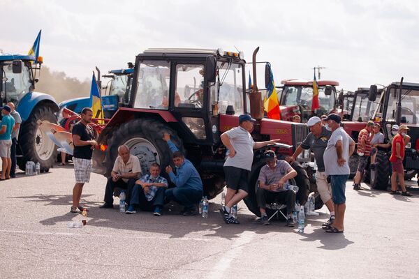 Primele declarații după negocierile agricultorilor protestatari cu Guvernul Primele declarații după negocierile agricultorilor protestatari cu Guvernul - Sputnik Moldova