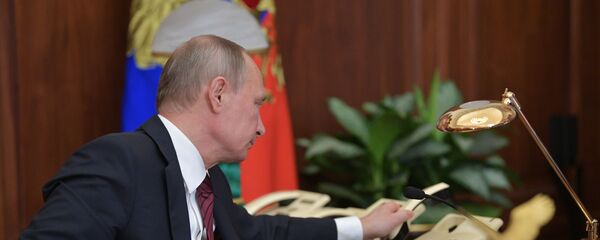 Президент РФ В. Путин провел телефонный разговор с главами ДНР А. Захарченко и ЛНР И. Плотницким - Sputnik Moldova-România