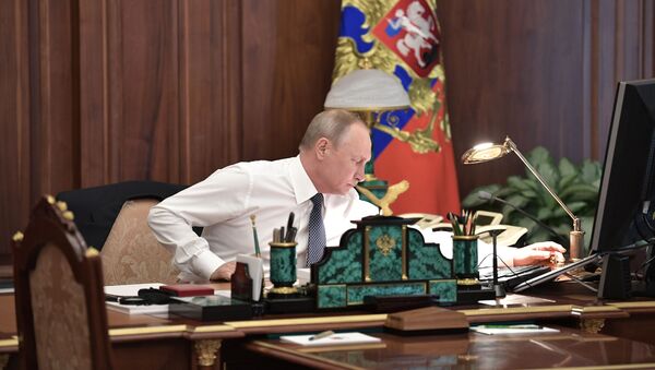 Vladimir Putin, în cabinetul din Kremlin - Sputnik Moldova-România