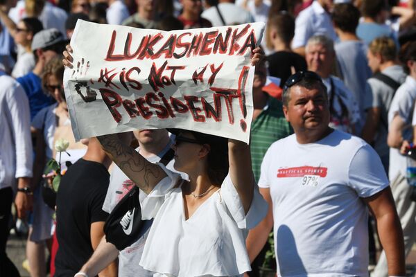 O mare manifestație a contestatarilor lui Lukașenko la Minsk O mare manifestație a contestatarilor lui Lukașenko la Minsk - Sputnik Moldova-România