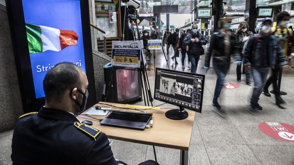 Gardian monitorizează traficul de pasageri într-un oraș din Italia - Sputnik Moldova-România