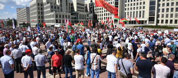 Участники митинга на площади Независимости в Минске в поддержку действующего президента Белоруссии Александра Лукашенко - Sputnik Молдова