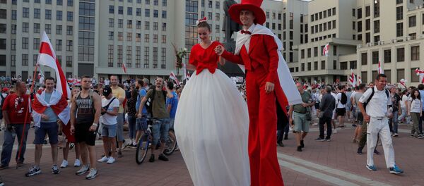 Участники общегражданского марша За свободу в Минске - Sputnik Moldova-România