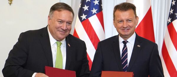 Госсекретарь США Майк Помпео и министр обороны Польши Мариуш Блащак - Sputnik Молдова