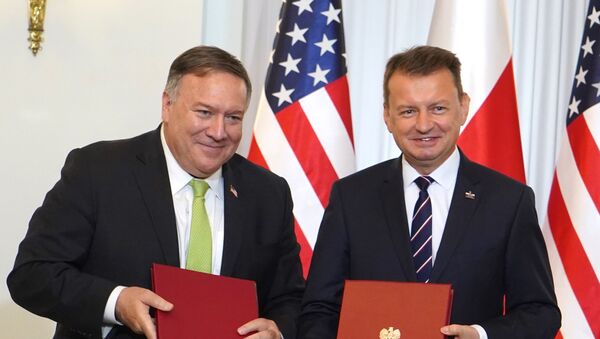Госсекретарь США Майк Помпео и министр обороны Польши Мариуш Блащак - Sputnik Молдова