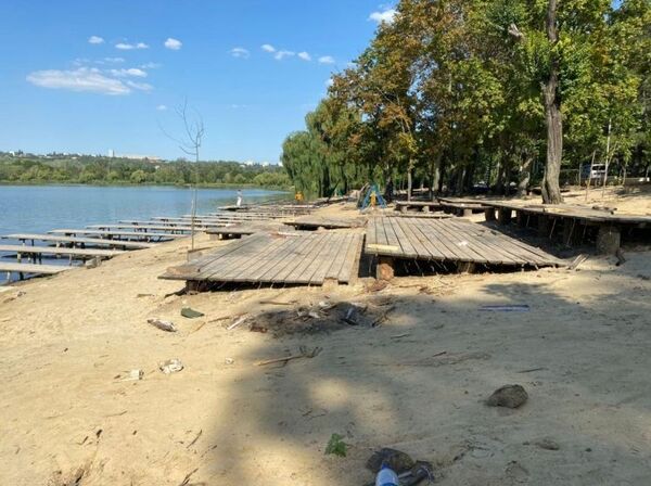 В одном из парков Кишинева демонтируют ресторан - Sputnik Молдова