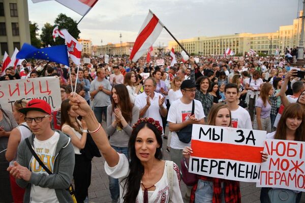 Десятый день протестов в Беларуси: кто и кого поддерживает - видео - Sputnik Молдова