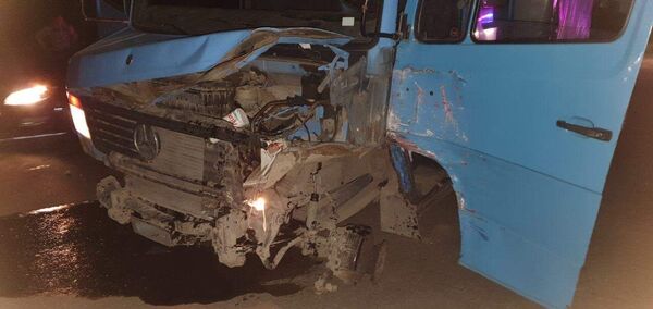 FOTO - Accident la Băcioi: O mașină a fost făcută zob, iar un pasager este în stare gravă FOTO - Accident la Băcioi: O mașină a fost făcută zob, iar un pasager este în stare gravă - Sputnik Moldova