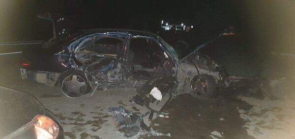FOTO - Accident la Băcioi: O mașină a fost făcută zob, iar un pasager este în stare gravă FOTO - Accident la Băcioi: O mașină a fost făcută zob, iar un pasager este în stare gravă - Sputnik Moldova