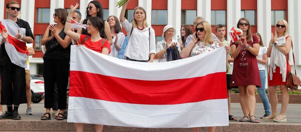 Участники акции протеста перед Министерством иностранных дел в Минске - Sputnik Moldova-România