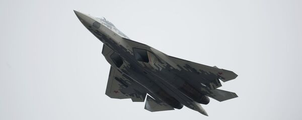 Многофункциональный истребитель пятого поколения Су-57 на воздушном параде Победы в Москве - Sputnik Moldova-România
