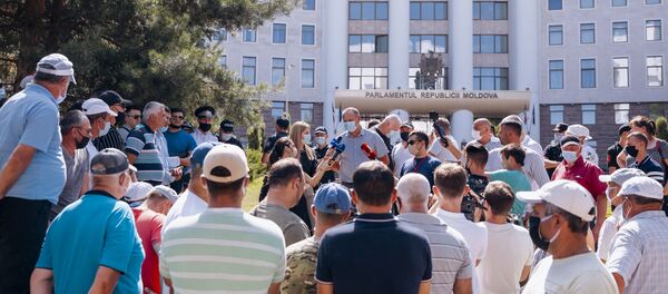 Protestul agricultorilor în fața parlamentului Protestul agricultorilor în fața parlamentului - Sputnik Moldova