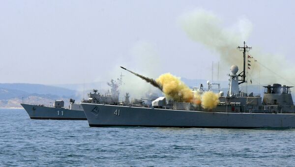 An anti-submarine rocket blasts off a rocket launcher from the Bulgarian navy frigate Drazki during the BREEZE 2014 military drill in the Black Sea - Sputnik Moldova