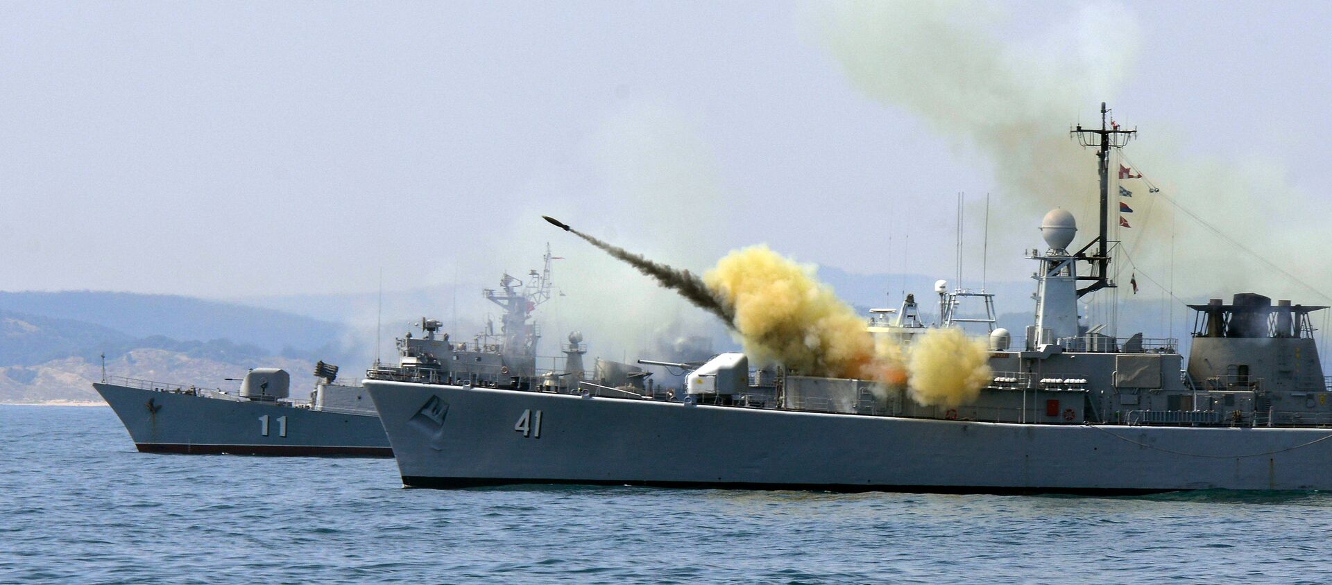 An anti-submarine rocket blasts off a rocket launcher from the Bulgarian navy frigate Drazki during the BREEZE 2014 military drill in the Black Sea - Sputnik Moldova, 1920, 19.08.2020