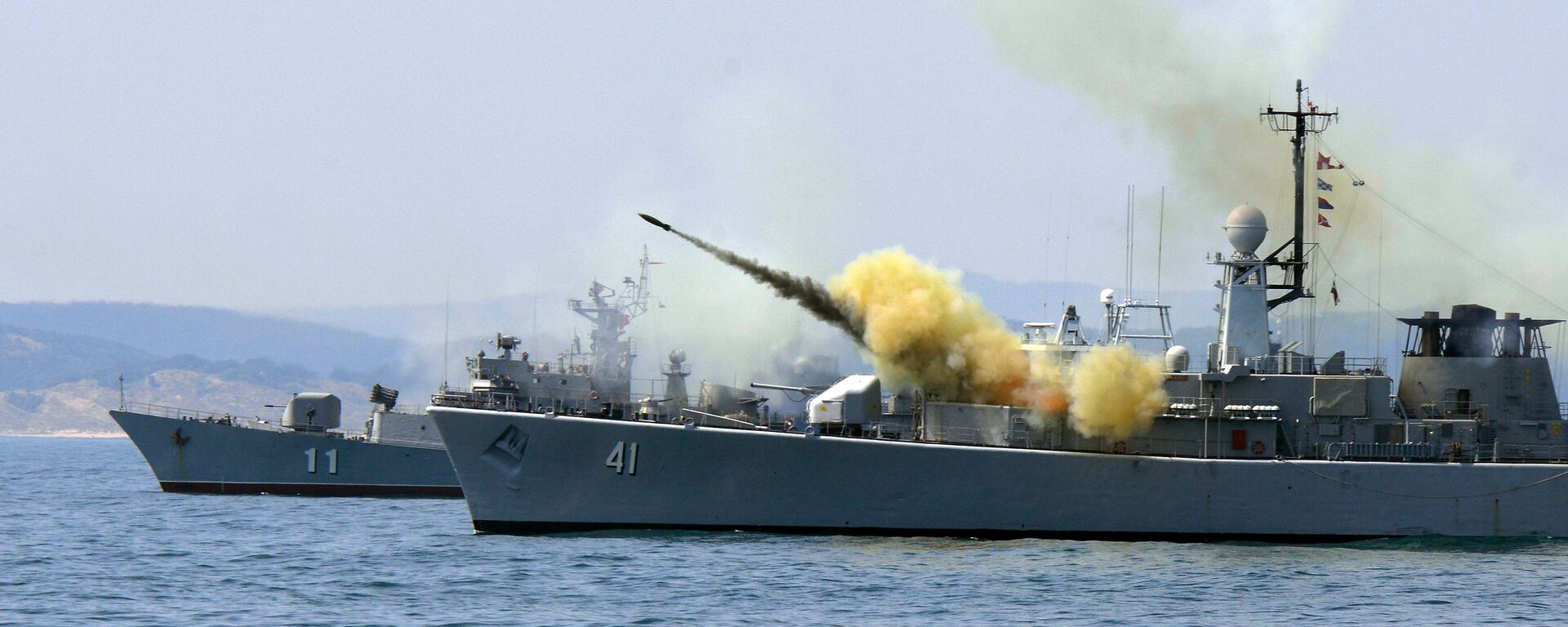An anti-submarine rocket blasts off a rocket launcher from the Bulgarian navy frigate Drazki during the BREEZE 2014 military drill in the Black Sea - Sputnik Moldova, 1920, 19.08.2020