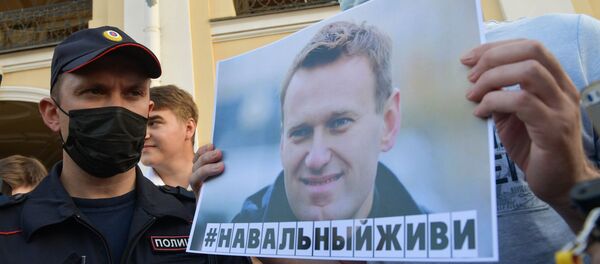 Une action de soutien à Navalny à Saint-Pétersbourg - Sputnik Moldova-România