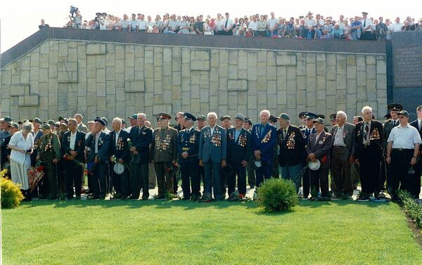 Церемония открытия мемориального комплекса Шерпенский плацдарм 22 августа 2004 года - Sputnik Молдова