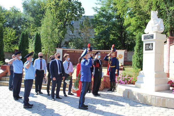 FOTO: Un bust al domnitorul ''Ștefan cel Mare și Sfânt'' a fost inaugurat la IGSU FOTO: Un bust al domnitorul ''Ștefan cel Mare și Sfânt'' a fost inaugurat la IGSU - Sputnik Moldova
