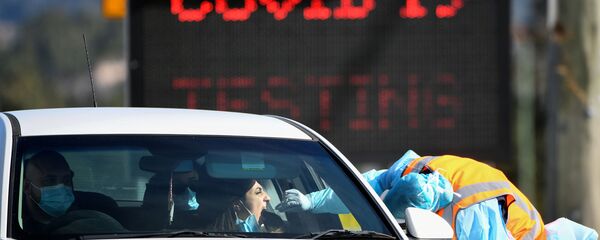 Un test de Covid-19 effectué sur une route à Sydney, Australie - Sputnik Moldova-România