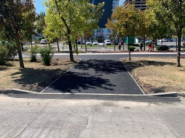 Pistă pentru bicicliști în sectorul Ciocana: Cum decurg lucrările de amenajare - Foto Pistă pentru bicicliști în sectorul Ciocana: Cum decurg lucrările de amenajare - Foto - Sputnik Moldova