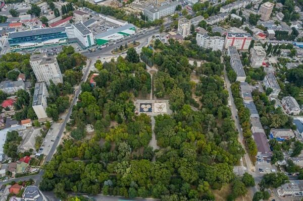 Lucrările de reamenajare a parcului Alunelul sunt în toi: Iată cum arată de la înălțime Lucrările de reamenajare a parcului Alunelul sunt în toi: Iată cum arată de la înălțime - Sputnik Moldova