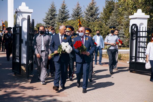 La eveniment a participat și secretarul Consiliului Suprem de Securitate, generalul Victor Gaiciuc, dar și ambasadorul Rusiei în Republica Moldova, Oleg Vasnețov



 - Sputnik Moldova