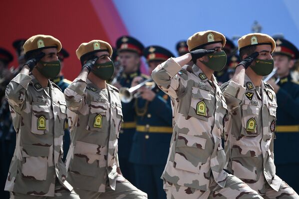 Militarii forțelor armate iraniene la deschiderea Forumului tehnico-militar Internațional „Army 2020” în Parcul militar „Patriot” - Sputnik Moldova