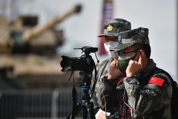 Militarii chinezi la deschiderea Forumului tehnico-militar Internațional „Army 2020” în Parcul militar „Patriot” - Sputnik Moldova