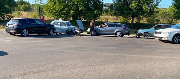 Accident în lanț la Budesti - Sputnik Молдова
