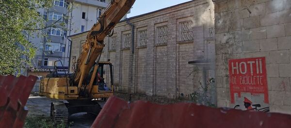Tehnică adusă pentru a continua demolarea cinematografului Gaudeamus - Sputnik Moldova
