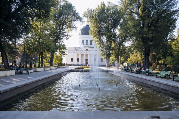 Фонтан в парке Кафедрального собора - Sputnik Молдова