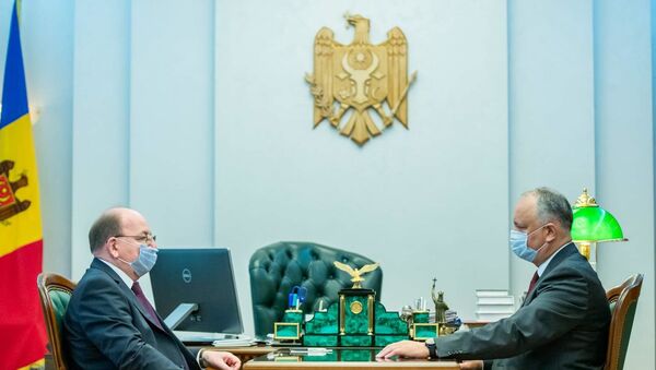 Президент Молдовы Игорь Додон и посол России в республике Олег Васнецов - Sputnik Молдова