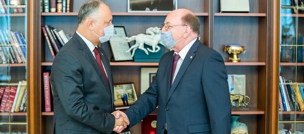 Президент Молдовы Игорь Додон и посол России в республике Олег Васнецов - Sputnik Moldova