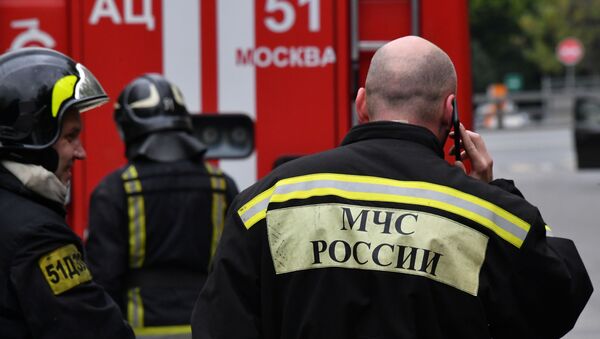 Сотрудники противопожарной службы МЧС - Sputnik Молдова