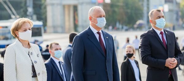 Igor Dodon, Zinaida Greceanîi și Ion Chicu au depus flori la monumentul lui Ștefan cel Mare și Sfânt din centrul Capitalei. Igor Dodon, Zinaida Greceanîi și Ion Chicu au depus flori la monumentul lui Ștefan cel Mare și Sfânt din centrul Capitalei. - Sputnik Молдова