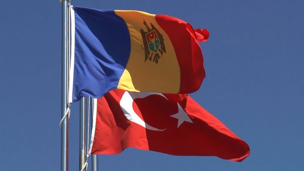 Флаги Молдовы и Турции - Sputnik Молдова