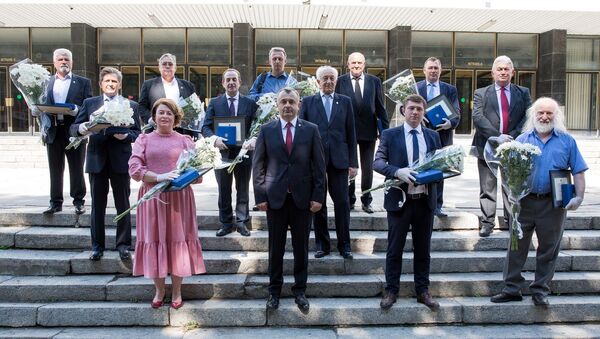 Premierul Ion Chicu, la ceremonia de decernare a Premiului Național, împreună cu laureații  - Sputnik Moldova