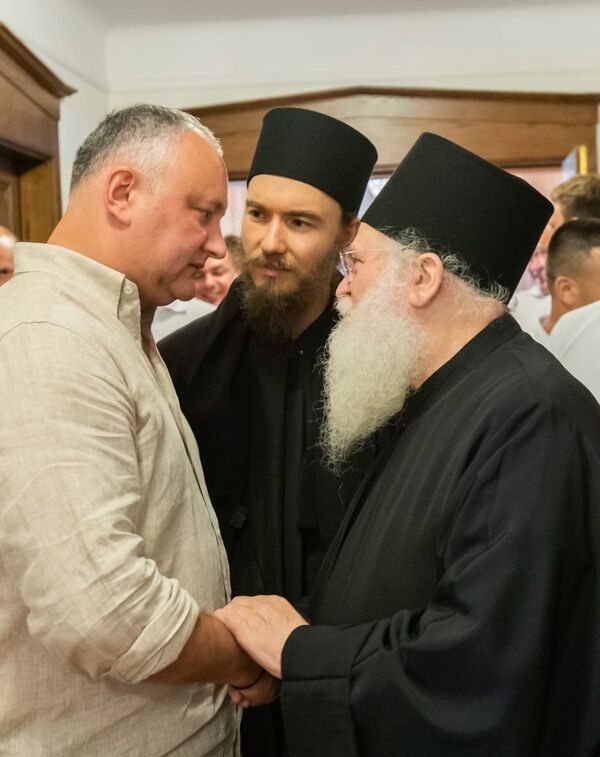 Igor Dodon pleacă pe Muntele Athos: „Avem nevoie mai mult ca oricand de binecuvântare” Igor Dodon pleacă pe Muntele Athos: „Avem nevoie mai mult ca oricand de binecuvântare” - Sputnik Moldova